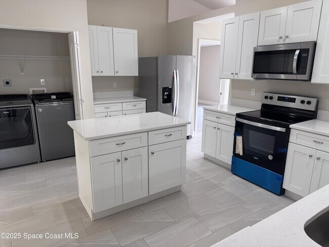 Building Photo - 1565 Emerson Dr SE