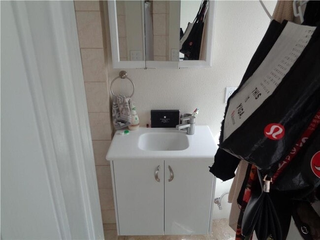 Building Photo - 210 E 32nd St