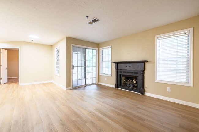 Primary Photo - Marietta 2 bed/2 bath Condo!