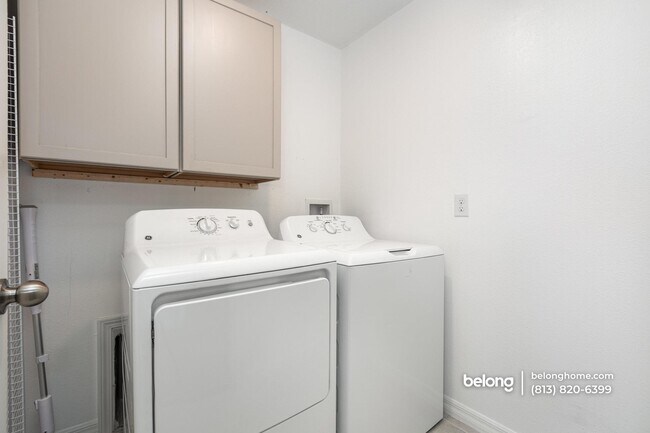 Building Photo - 6986 King Crk Dr