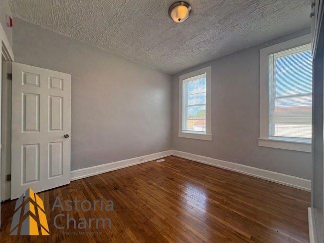 Building Photo - 3-Bedroom Home with Fireplace, Fenced Yard...