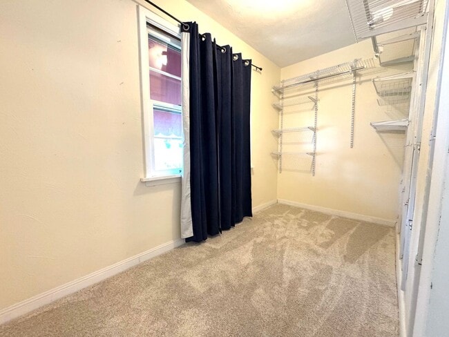 Building Photo - 2 Bed 1 Bath in WEBSTER GROVES w/ Fenced Yard