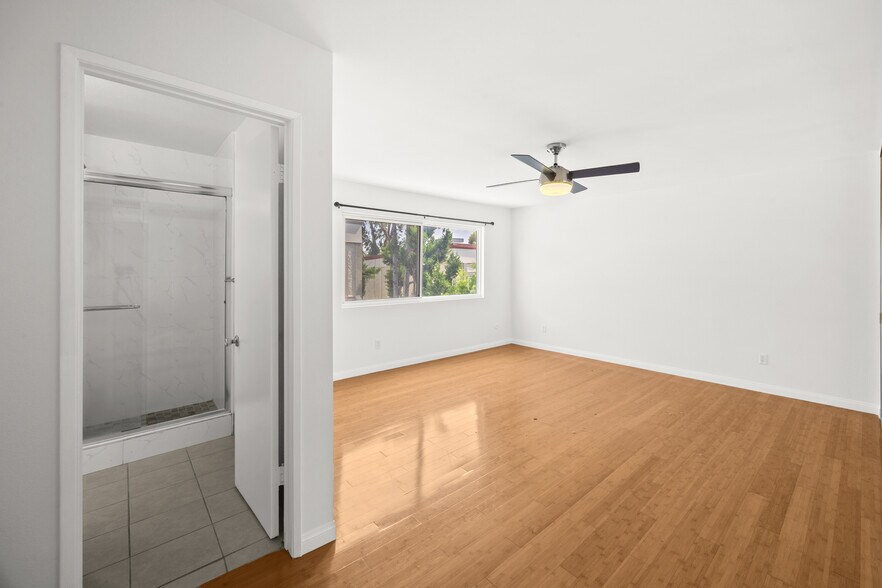 Building Photo - 18333 Hatteras St