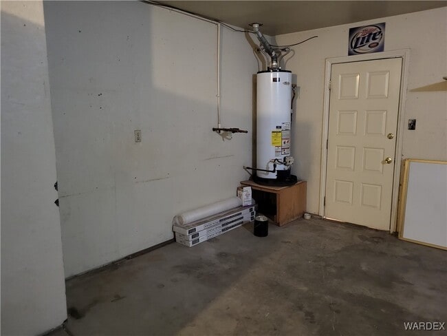 Building Photo - 2864 Country Club Dr