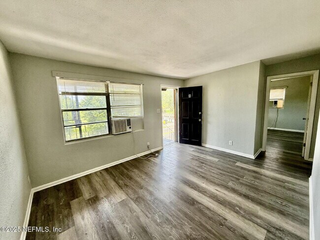 Building Photo - 2719 Fairfax St