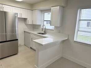 Building Photo - 5211 SW 91st Ave