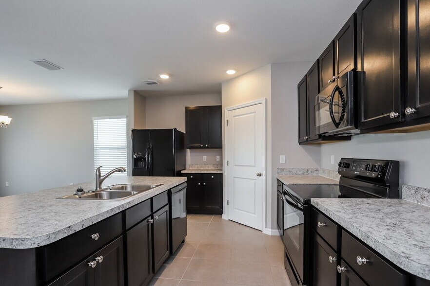 Building Photo - 10005 Geese Trail Cir