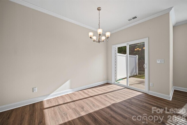 Building Photo - 1018 Chicory Trce