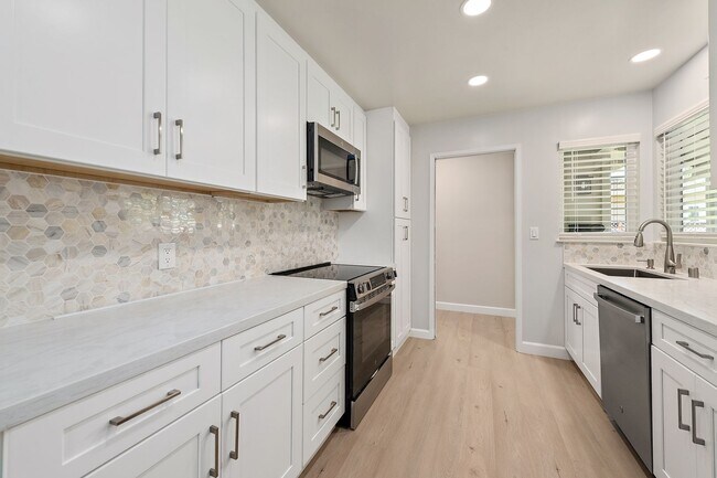 Building Photo - Remodeled 3BD/2BA Home with Award Winning Schools!
