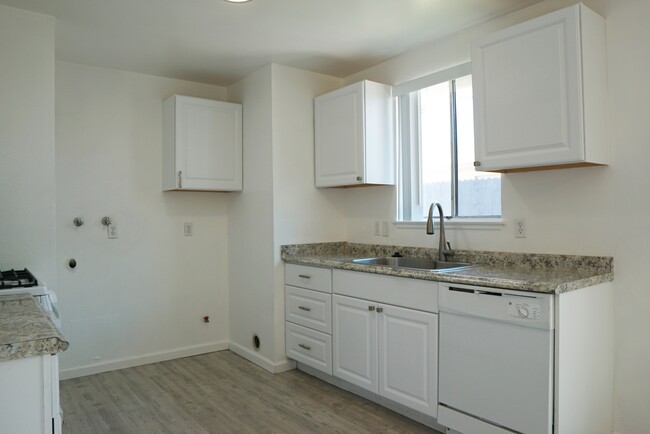 Building Photo - 52790 Avenida Navarro