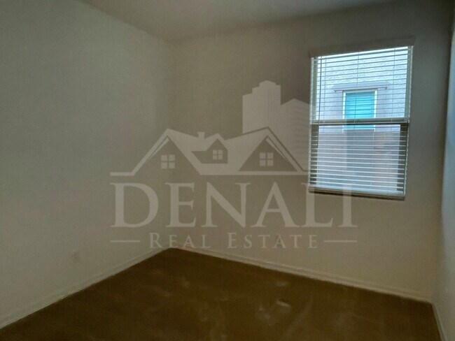 Building Photo - 7954 W Medlock Dr