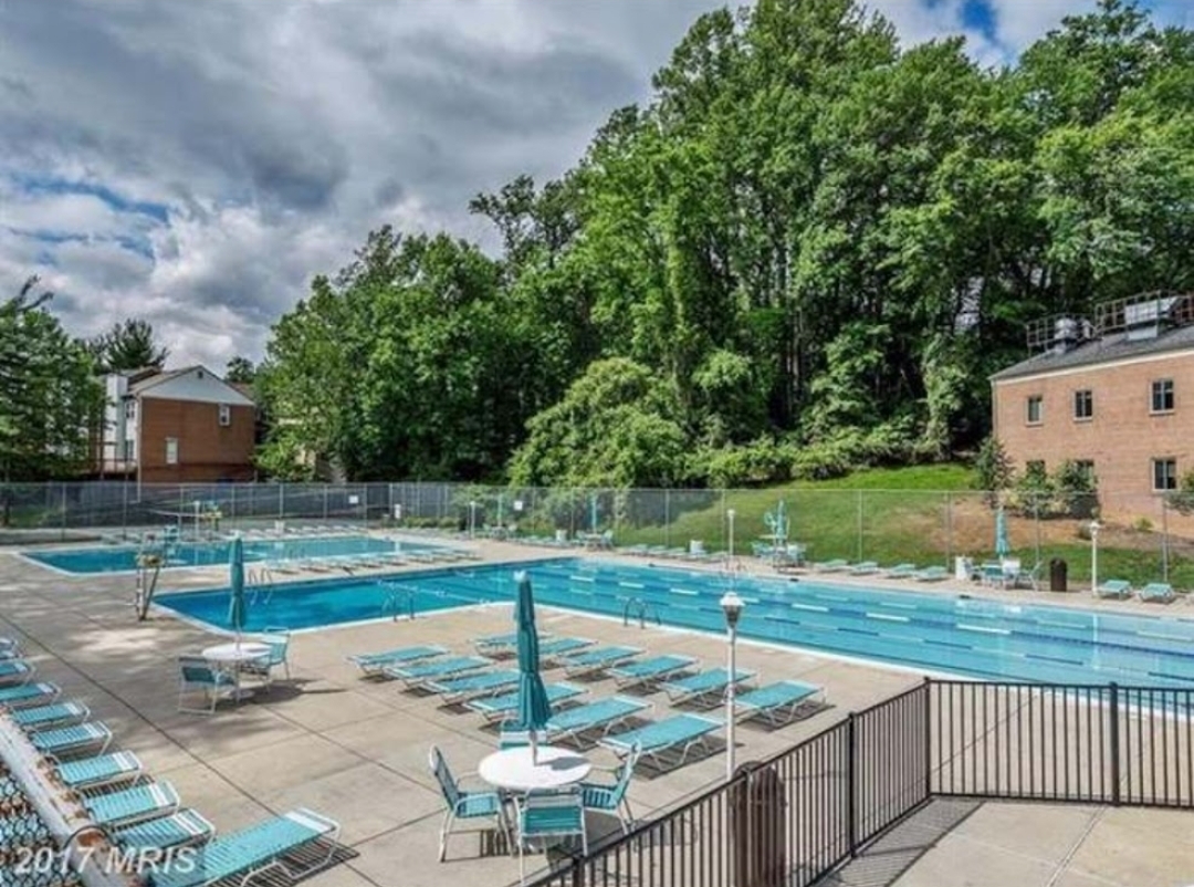 Community pool - 10696 Weymouth St