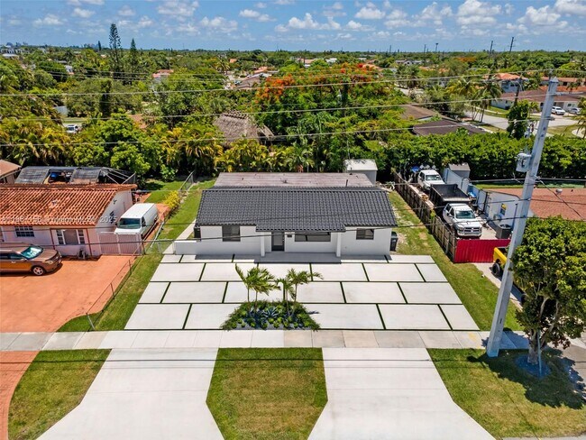 Building Photo - 9360 SW 16th St
