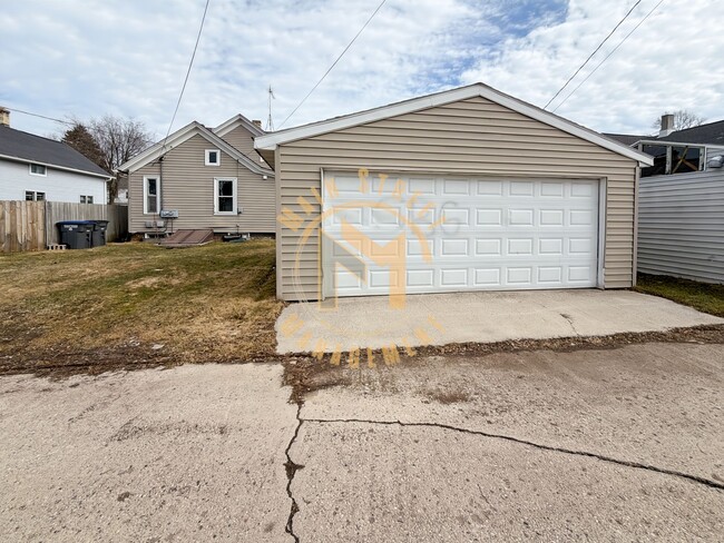 Building Photo - 1614 N 12th St