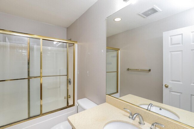 Building Photo - 572 Blackwood Terrace