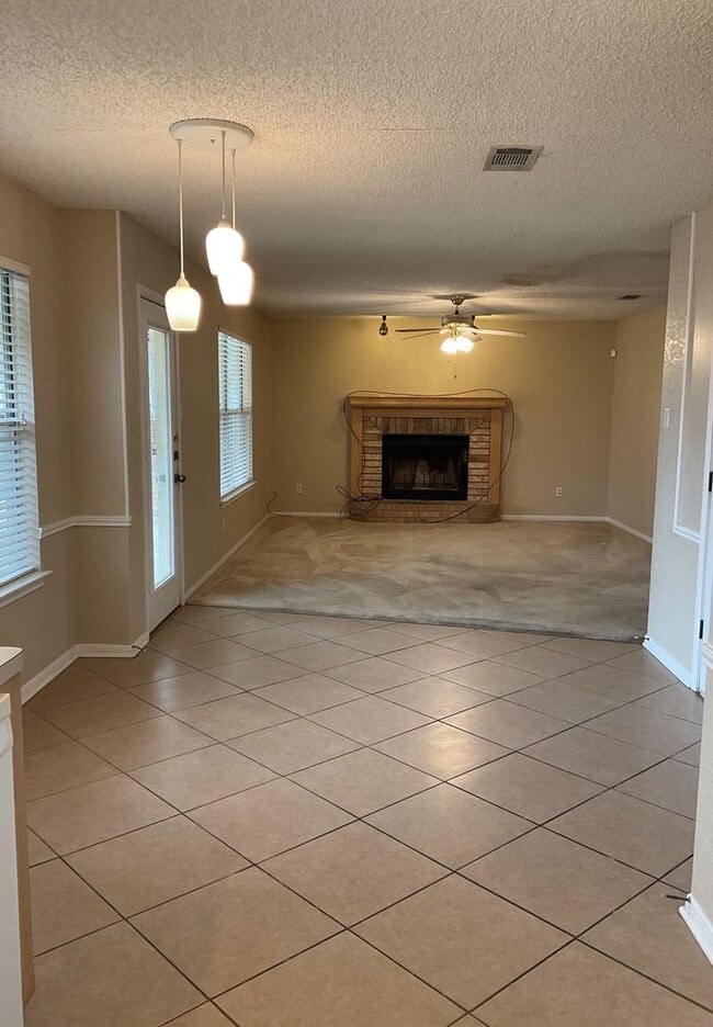 Building Photo - 1701 Tanglewood Dr