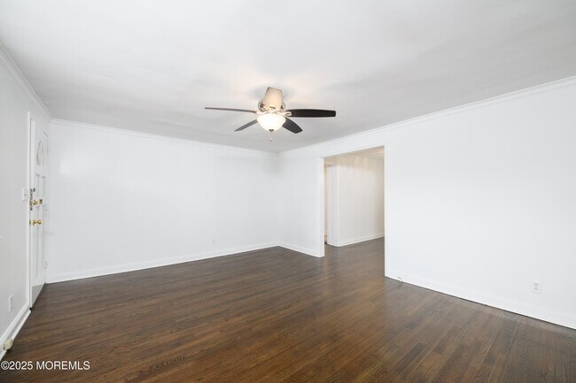 Building Photo - 158 Manor Dr
