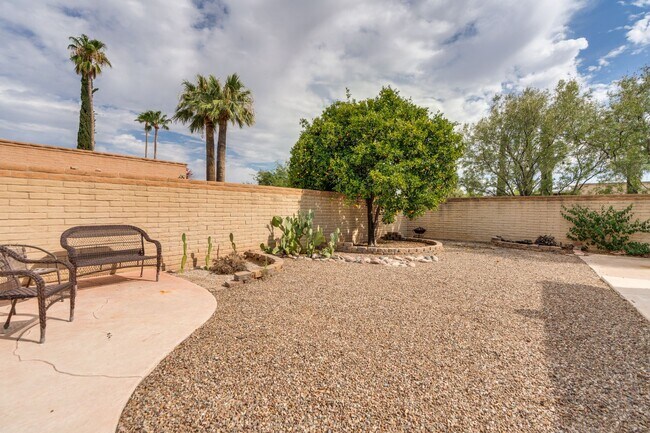 Building Photo - Great East Side Location 4 Bed/2 Bath Home