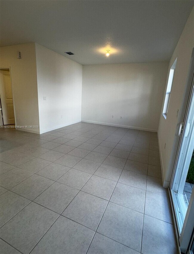 Building Photo - 136 SW 184th Way