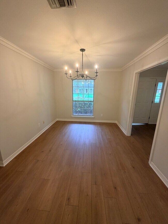 Building Photo - Gorgeous 4 Bedroom Home in Ellerbe Woods