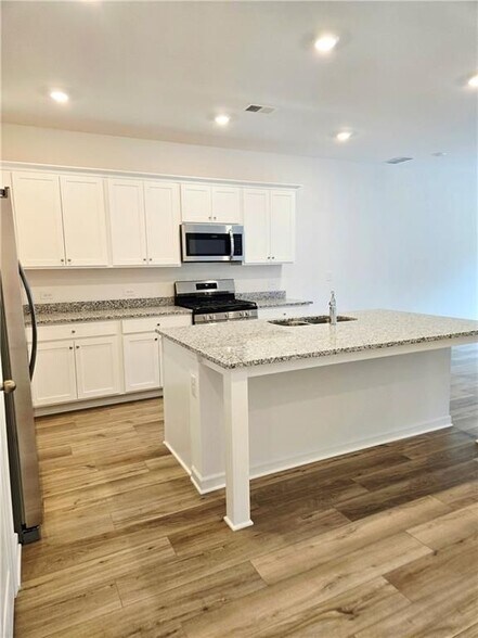 Building Photo - 2445 Livi Ln