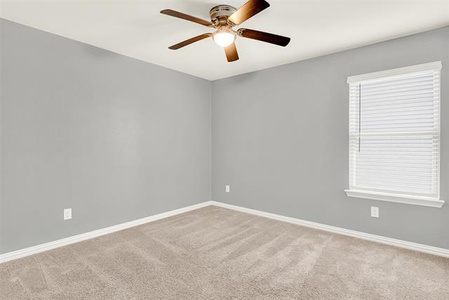 Building Photo - 806 Spruce Ln