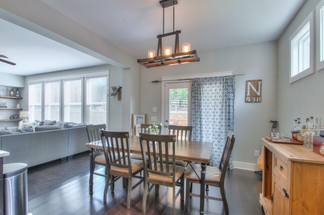 Building Photo - 1113 Camden Cir