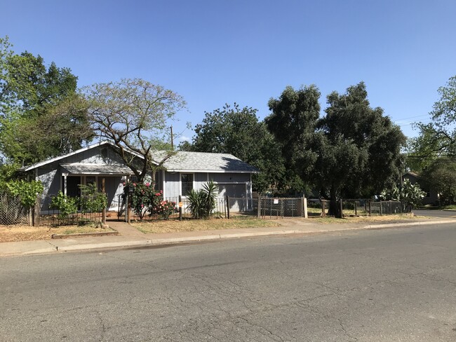 Building Photo - 3055 Spencer Ave