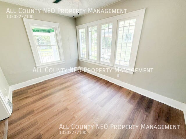 Building Photo - 549 Wildwood Ave