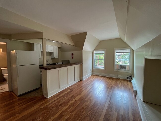 Interior Photo - Stanton 5401