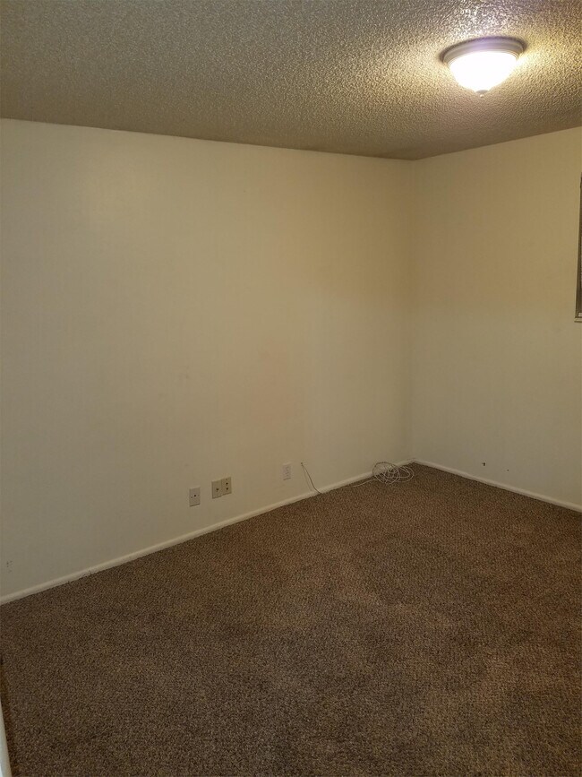 Building Photo - 475-477 Delta Cir