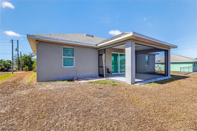 Building Photo - 702 Norman Ave N