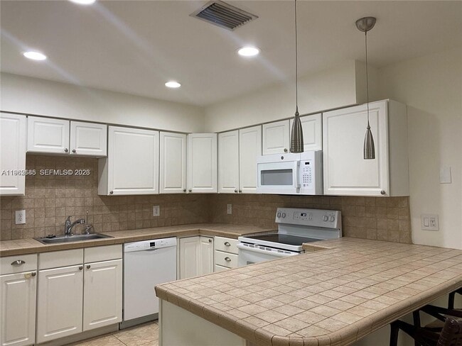 Building Photo - 107 SE 5th St