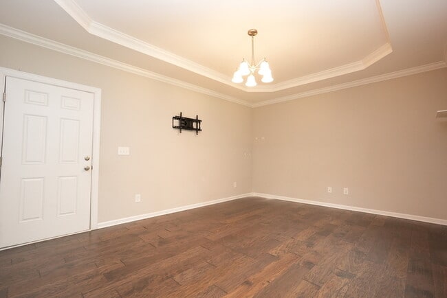 Building Photo - A charming house with 4 beds and 3.5 bath ...