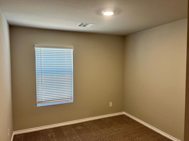 Building Photo - 2908 Firefly Dr