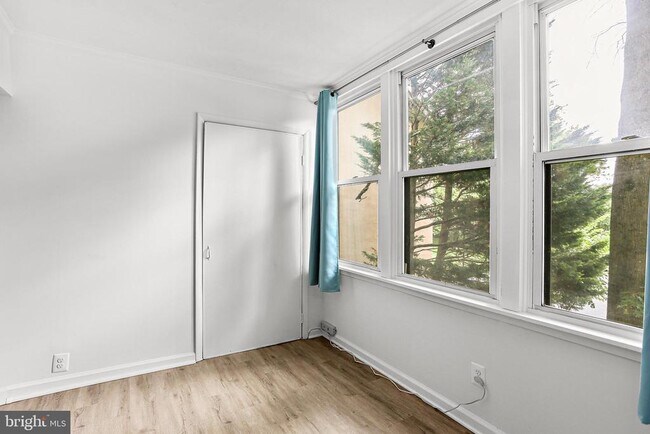 Building Photo - 9629 White Acre Rd