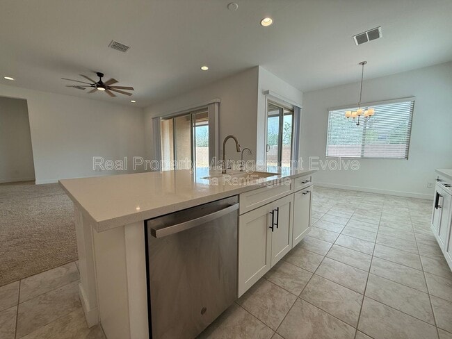Building Photo - 8723 W Vista Ave