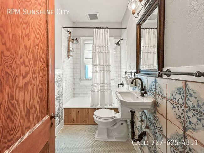 Building Photo - 748 32nd Ave N