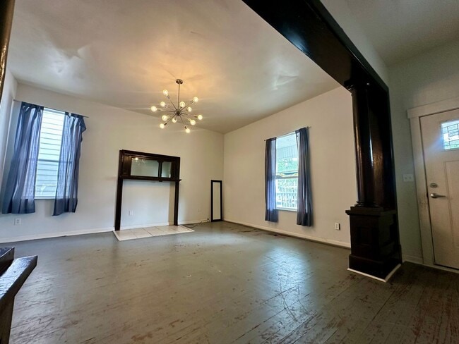 Building Photo - 2 BED | 1 BATH | BACKYARD | EASTSIDE (Anderson and E 31st)