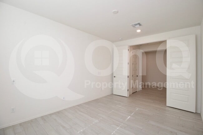 Building Photo - 3037 W la Mirada Dr