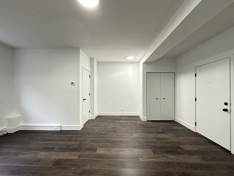 Building Photo - 1555 W Hollywood Ave