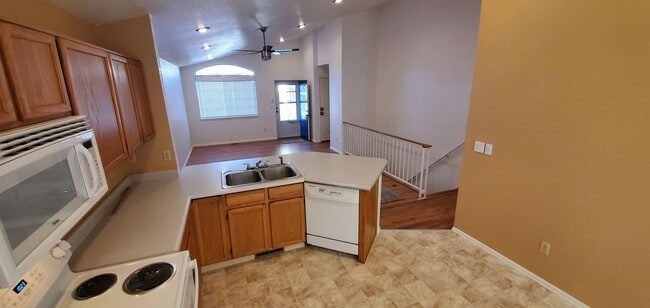 Building Photo - 2ND MONTH FREE FOR LEASE STARTING OCT 16!!