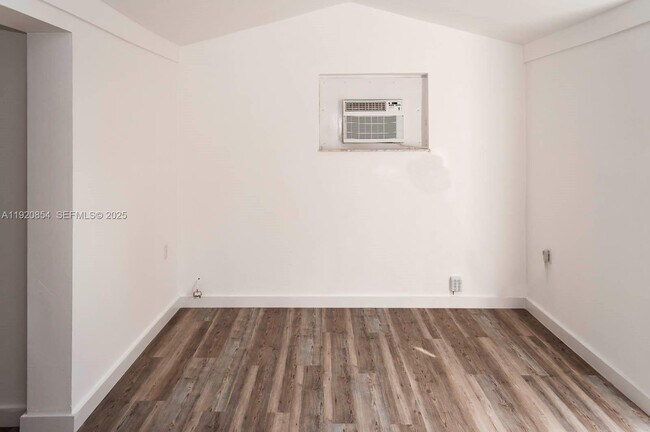 Building Photo - 6384 SW 31st St