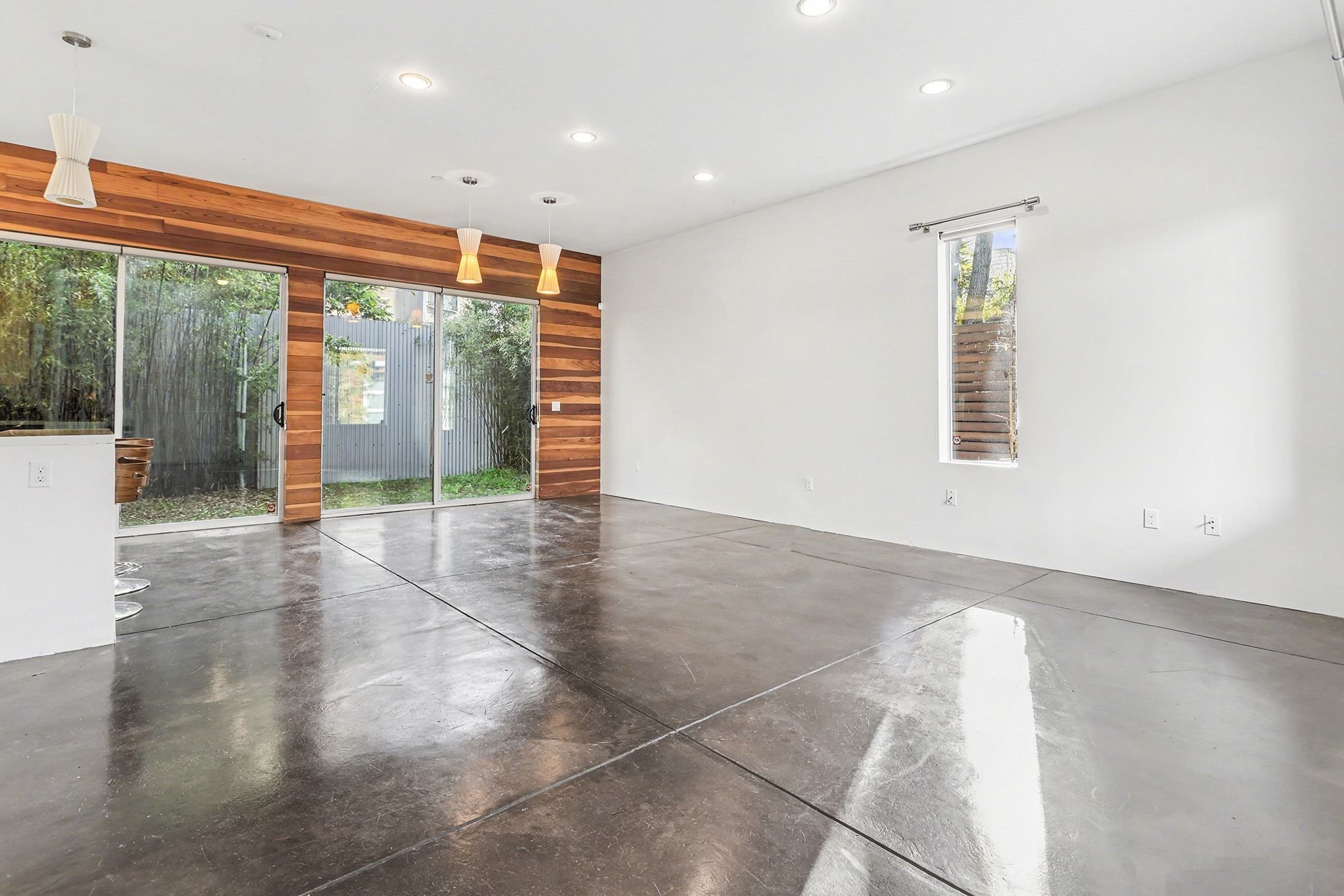 Building Photo - 3425 Louise St