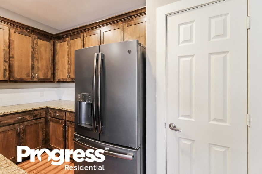 Building Photo - 1219 Saturn Dr