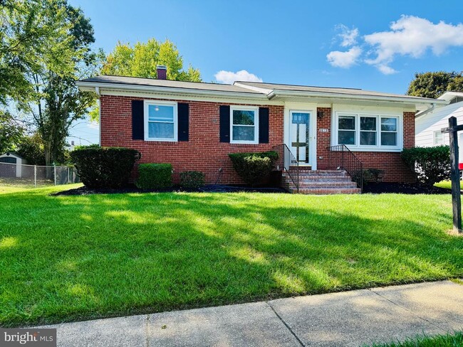 Building Photo - 8619 Lucerne Rd