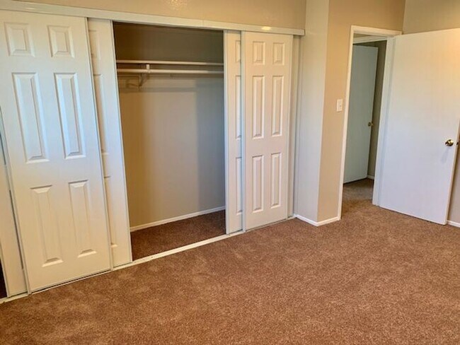 Building Photo - 4 bed 1.5 bath House in Richmond -- AVAILABLE NOW !!