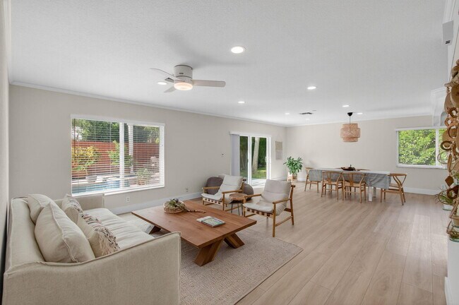 Building Photo - 802 Mallard Dr