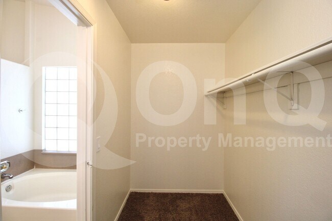 Building Photo - 6321 E Roland St
