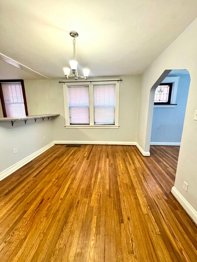 Building Photo - 5120-5122 Goethe Ave